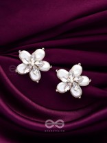 A CRYSTALLINE PERWINKLE - WHITE CASUAL STUDS 