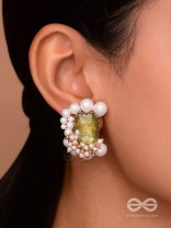 Varkshya - The Shining Forest - Green Pearl Stud Earrings