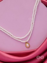 MERMAID'S TREASURES - MULTILAYERED PEARL NECKPIECE