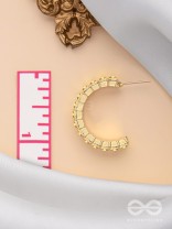 CRYSTAL GALAXIES - GOLDEN EMBELLISHED EARRINGS (GOLDEN)