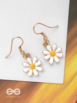LITTLE DAISY DROPS - GOLDEN EMAMELLED EARRINGS