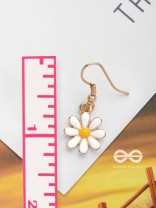 LITTLE DAISY DROPS - GOLDEN EMAMELLED EARRINGS