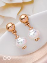 THE MOONBEAM PEARLS - GOLDEN EMBELLISHED EARRINGS