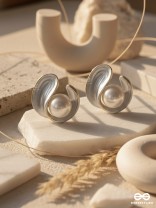 THE CURLY PEARL - GOLDEN EMBELLISHED STUD EARRINGS