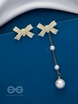 KNOTS OF ELEGANCE - GOLDEN PEARL EARRINGS