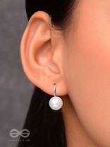 THE GROOVY PEARL - SILVER EMBELLISHED EARRINGS