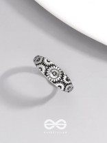 THE DAISY CASCADE - CASUAL SIVER RING (ADJUSTABLE)