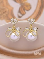 THE LOVEBOW BONANZA - GOLDEN PEARL EARRINGS