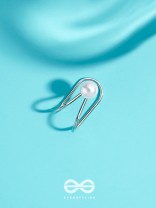 A PEARL PLEASE - SILVER EMBELLISHED EARCUFF