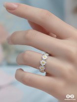 DAISY MEADOWS - SILVER EMBELLISHED RING (ADJUSTABLE)