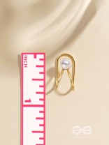 A PEARL PLEASE - GOLDEN EMBELLISHED EARCUFF (one ear)