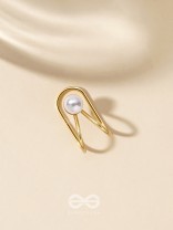 A PEARL PLEASE - GOLDEN EMBELLISHED EARCUFF (one ear)