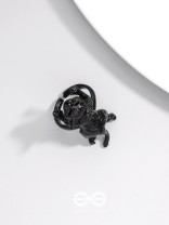 A MAJESTIC PROWL - STATEMENT BLACK RING (ADJUSTABLE)