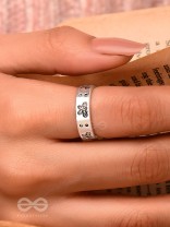 BUTTERFLY FLINGS - SILVER RING (ADJUSTABLE)