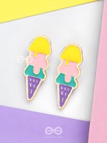 SCOOP 'N SPARKLE - GOLDEN EMBELLISHED STUD EARRINGS