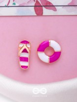 FOOTLOOSE 'N SWIM TUBE - GOLDEN EMBELLISHED STUD EARRINGS