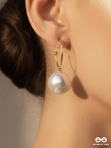 JINGLE BELL RADIANCE - GOLDEN AND WHITE EMBELLISHED PEARL EARRINGS