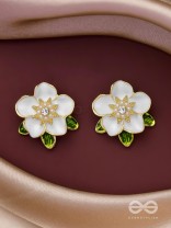 SNOWY BLOSSOMS - GOLDEN EMBELLISHED STUD EARRINGS