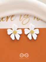 THE FLORAL FLING - GOLDEN AND WHITE ACRYLIC STUD EARRINGS