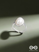 Pixie's Pearl - Statement Pearl Ring (Adjustable)