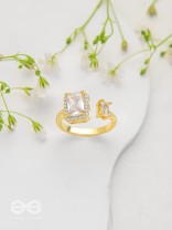 The Elegant Majesty - Golden Cubic Zirconia Ring 