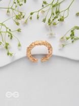 The Twisted Aura - Classic Golden Ring 