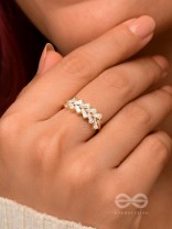 Glistening Leaf - Golden Embellished Ring 