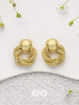 Knotted Elegance - Golden Earrings