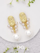 Victorian Pearls - Golden Elegant Earrings