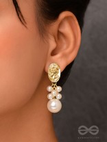Victorian Pearls - Golden Elegant Earrings