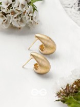 Rare Raindrops - Golden Earrings