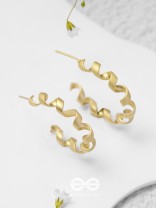 Twisted Curves - Golden Earrings