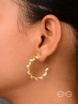 Twisted Curves - Golden Earrings