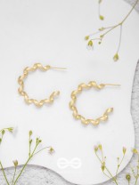 Twisted Curves - Golden Earrings