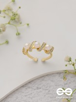 The Twisted Elegance - Cubic Zirconia Golden Ring (Adjustable)