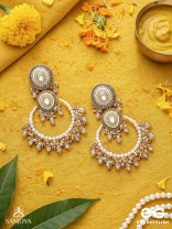 Suvarnkantika – Golden radiance – Gold toned, Kundan embellished earrings with pearl and bead danglers