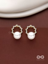Aura Glow- Elegant Pearl Earrings