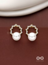 Aura Glow- Elegant Pearl Earrings