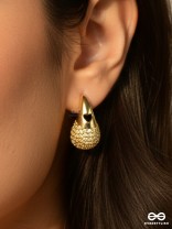 GILDED TEARDROPS - CLASSY 18K GOLD PLATED ANTI-TARNISH STUD EARRINGS INLAID WITH CUBIC ZICRONIA STONES