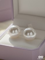 Classic serenade- statement white pearl stud 