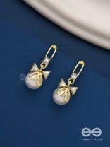 Royal chic-  Golden dangling earrings with crystal and pearl 