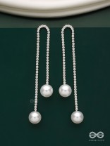 New dawn - Dangling crystal earrings with white pearl 