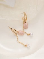 Soft resilience - Golden dangling earrings with pink rosé  