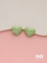 Lush amour - Green heart shaped studs 
