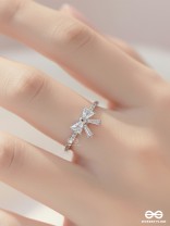 KNOT LUSTER- BOW-INSPIRED RING