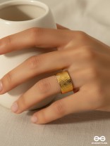 DAYDREAM - TEXTURED STATEMENT STAINLESS STEEL ANTI-TARNISH RING