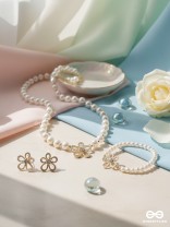 BLOSSOM PEARL – DELICATE BEAUTY IN EVERY DETAIL SET WITH NECKPIECE, EARRINGS AND BRACELET