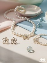 BLOSSOM PEARL – DELICATE BEAUTY IN EVERY DETAIL SET WITH NECKPIECE, EARRINGS AND BRACELET