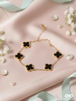 GOLDEN BLACK CLOVER - HOLOGRAPHIC STAINLESS STEEL 18K GOLD PLATED ANTI TARNISH BRACELET