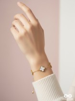 GOLDEN WHITE CLOVER - HOLOGRAPHIC STAINLESS STEEL 18K GOLD PLATED ANTI TARNISH BRACELET